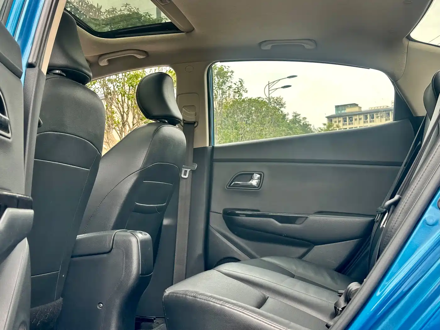 Kia K2 2012 2012 Sedan 1.6L AT Premium Commemorative Edition