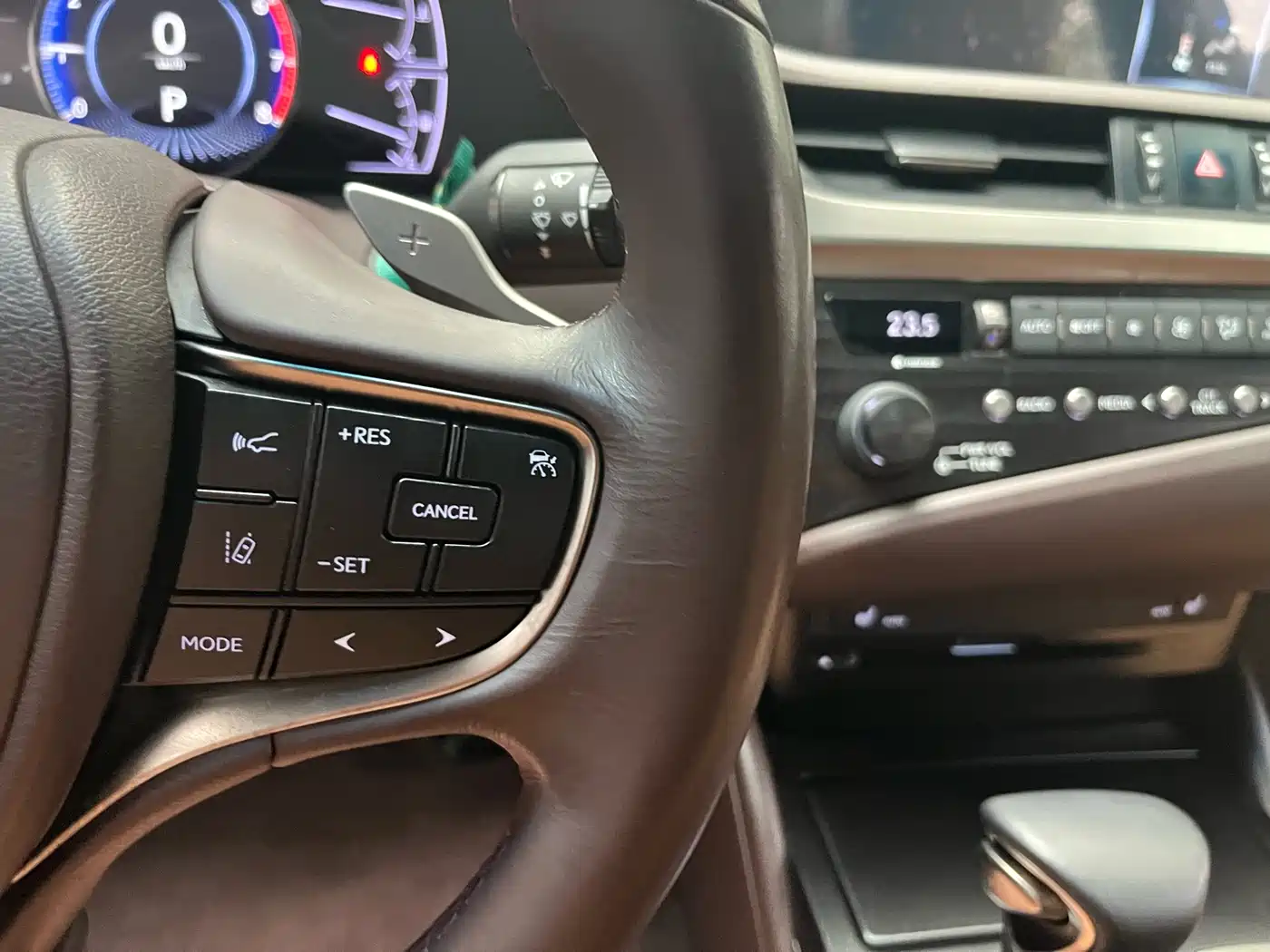Lexus ES 2018 300h Excellence Edition China V фото 35
