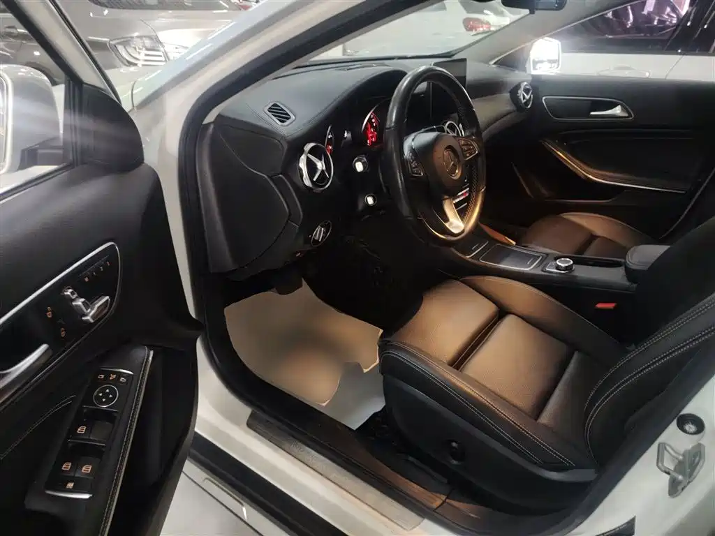 Mercedes-Benz GLA 2017 GLA 200 Fashion фото 16
