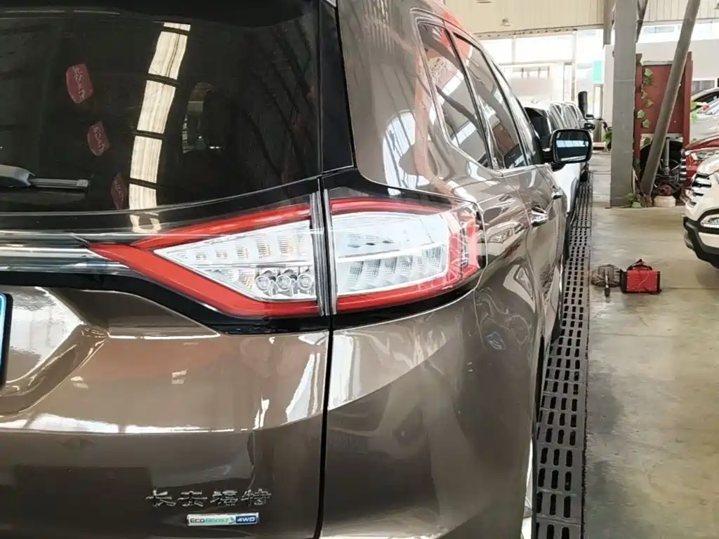Фото 8 - Ford Edge