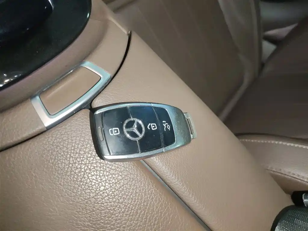Mercedes-Benz E-Class 2016 E 200 L фото 9
