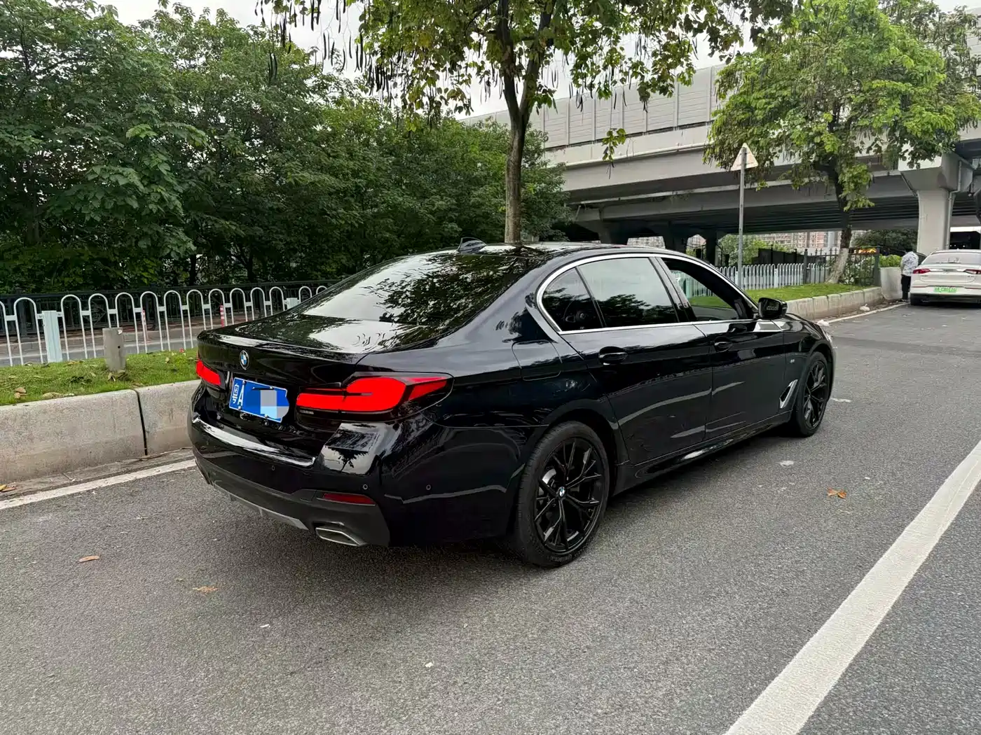BMW 5 Series 2022 530Li Exclusive M Sport Package фото 4