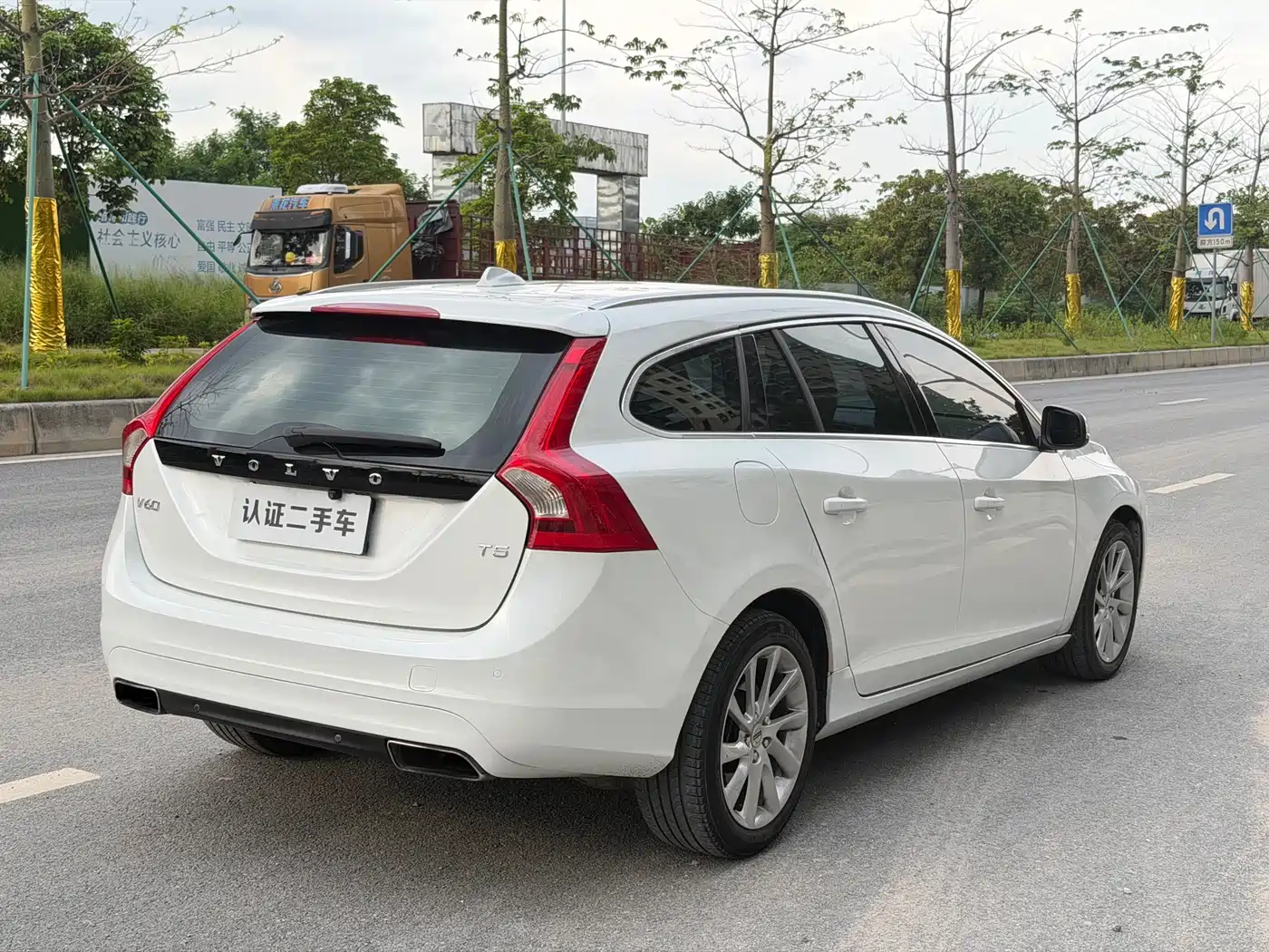 Volvo V60 2014 2015 T5 Momentum