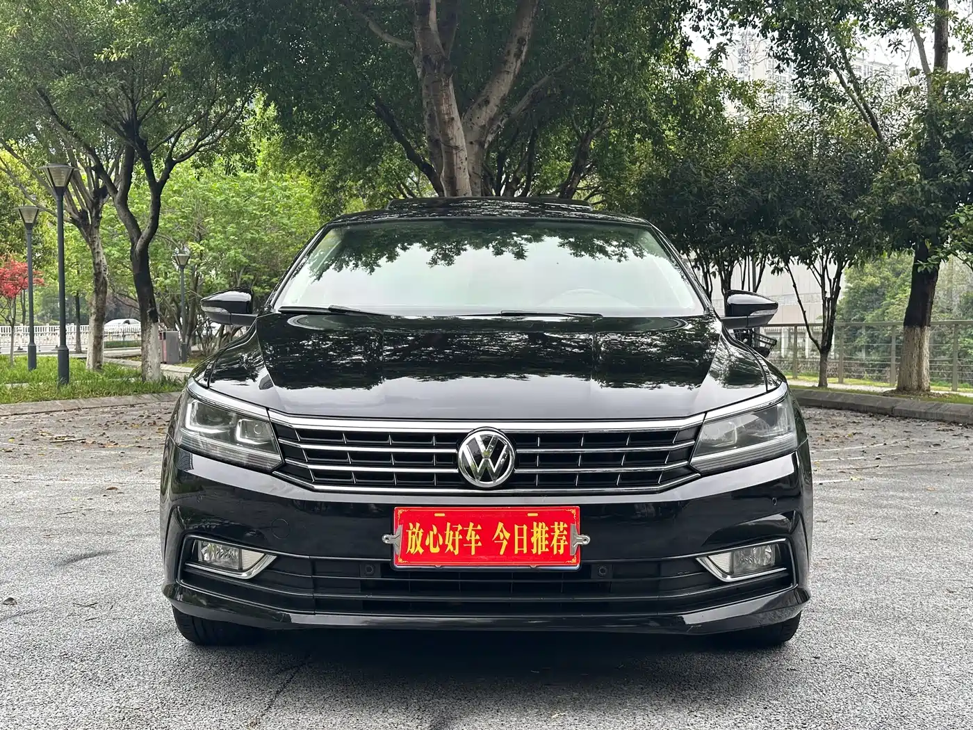Volkswagen Passat 2017 330TSI DSG Prestige фото 2