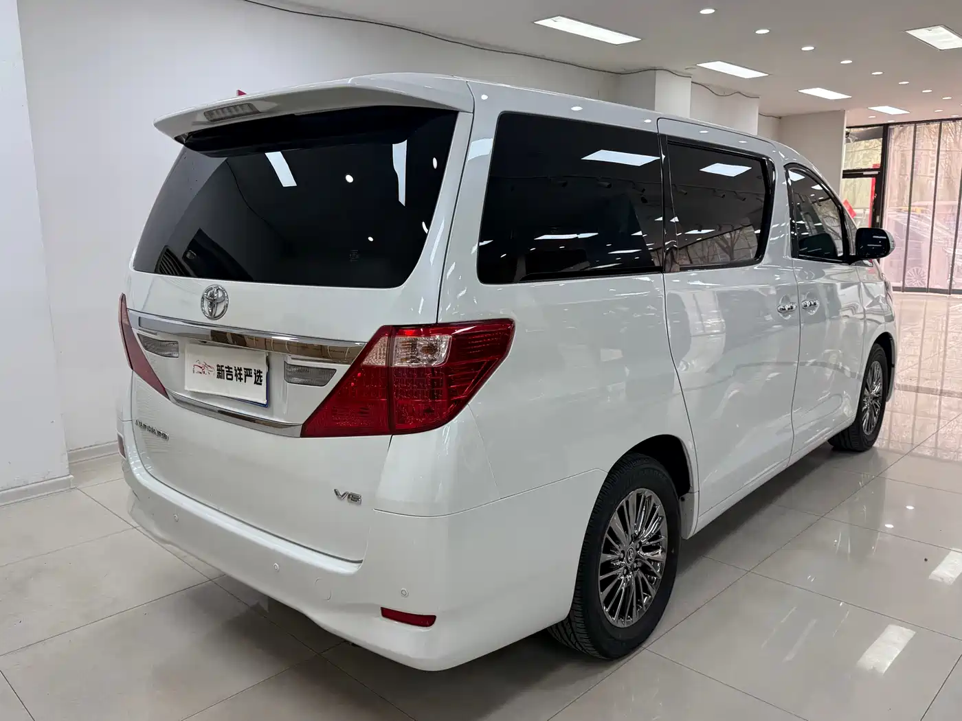 Toyota Alphard 2012 3.5L Luxury Edition фото 16