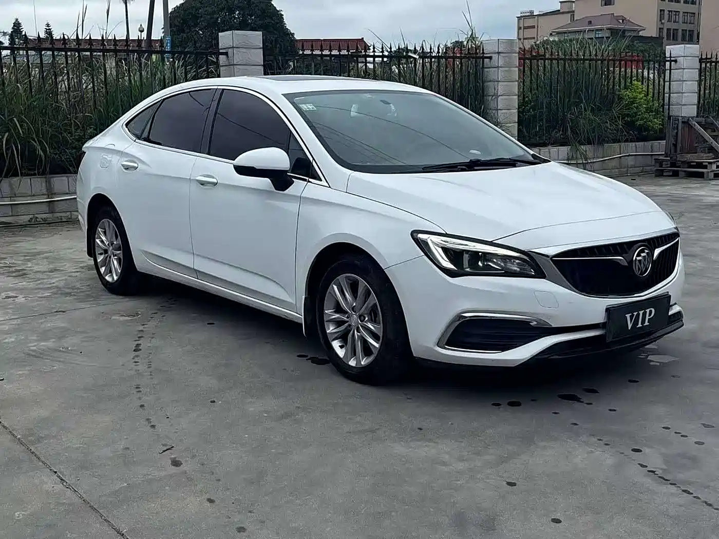 Buick Verano 2018 Sedan 20T Dual Clutch Leading фото 3