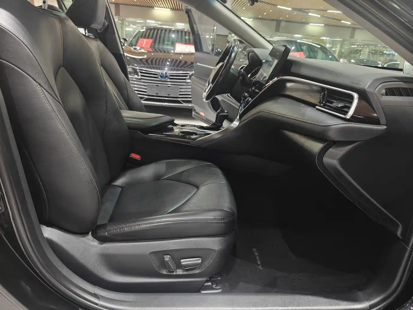Toyota Camry 2021 2.0G Luxury Edition фото 9