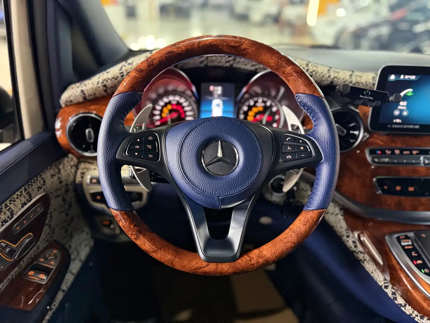 Mercedes-Benz V-Class 2022 V 260 L Long Wheelbase Prestige Edition фото 8