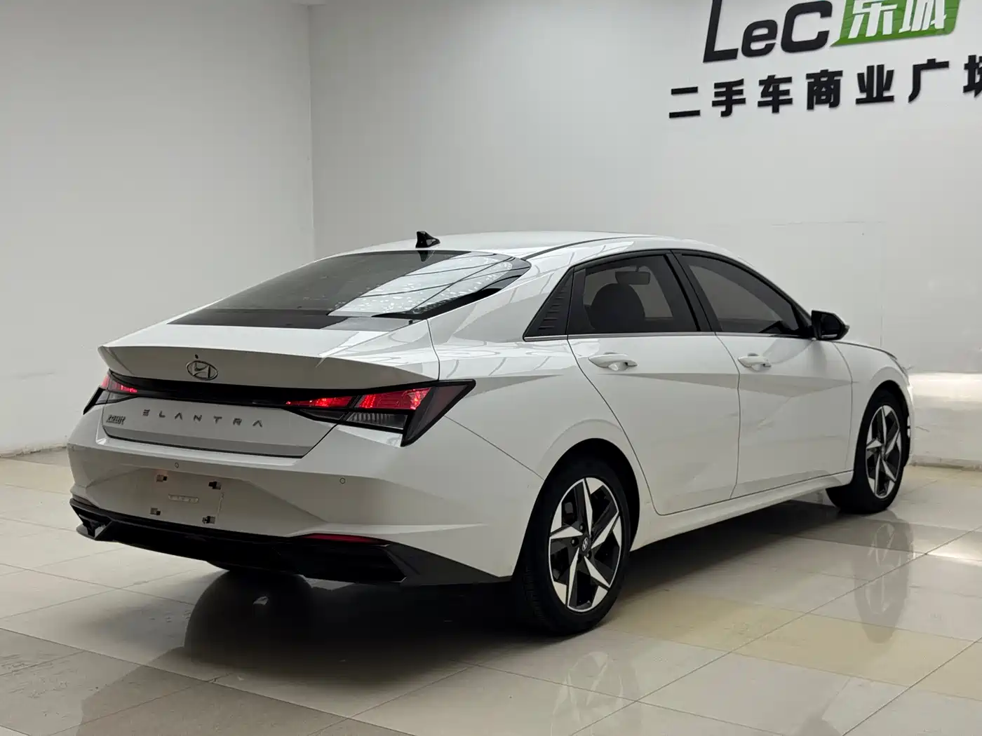 Hyundai Elantra 2022 1.5L CVT GLX Elite Edition фото 16