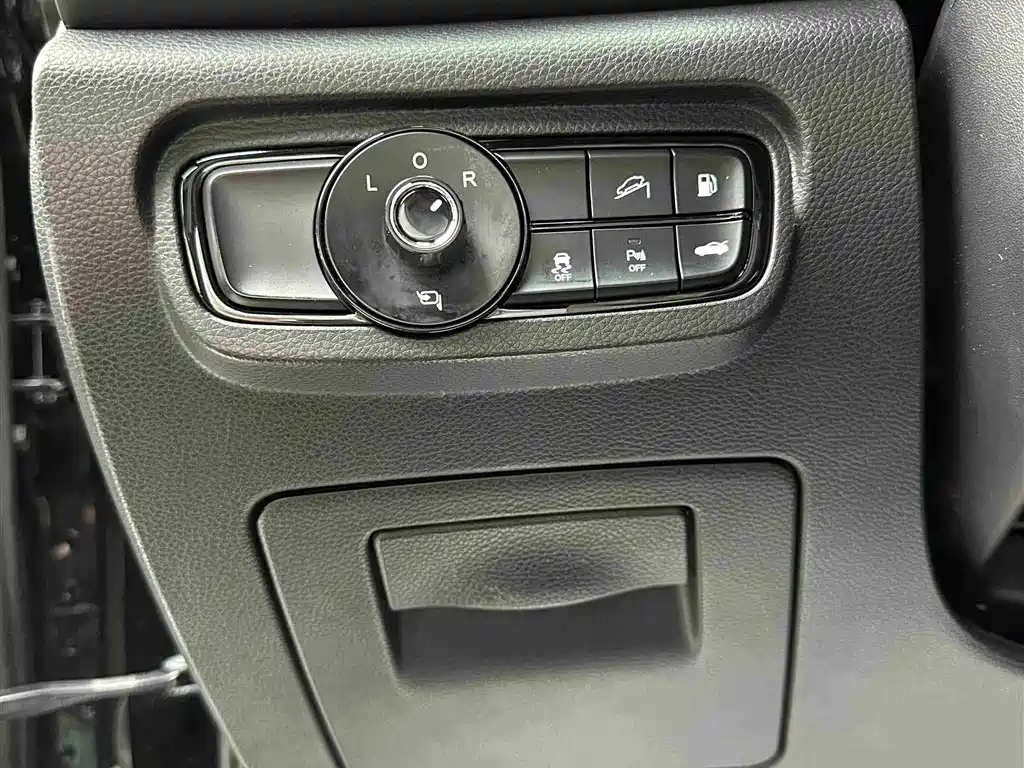 GAC Trumpchi Trumpchi GS8 2020 390T 2WD Luxury Smart Connect Anniversary Edition (7-Seater) фото 12