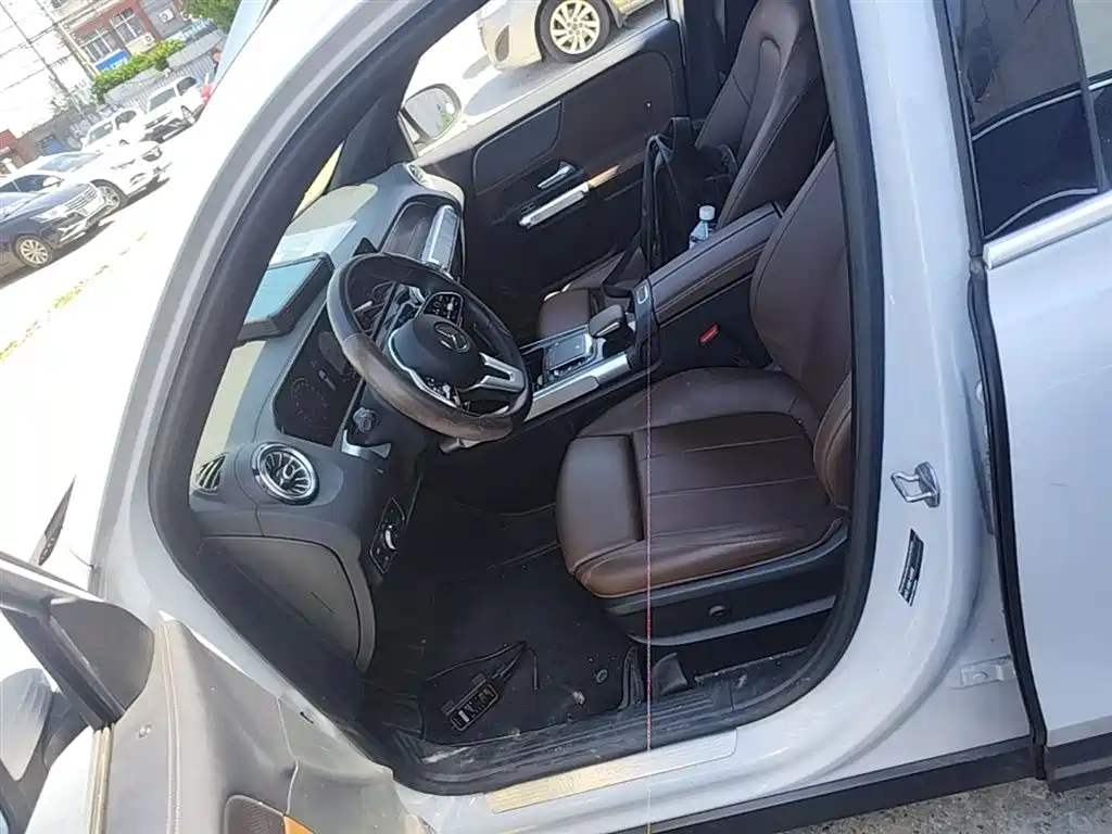 MERCEDES-BENZ GLB
