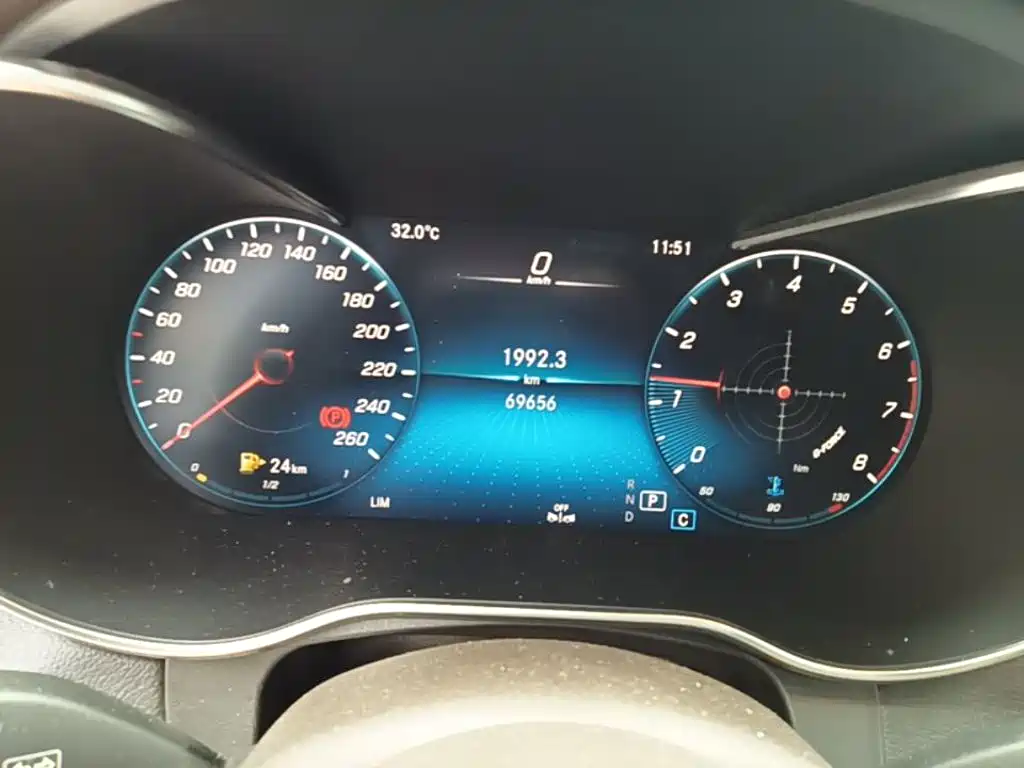 MERCEDES-BENZ GLC