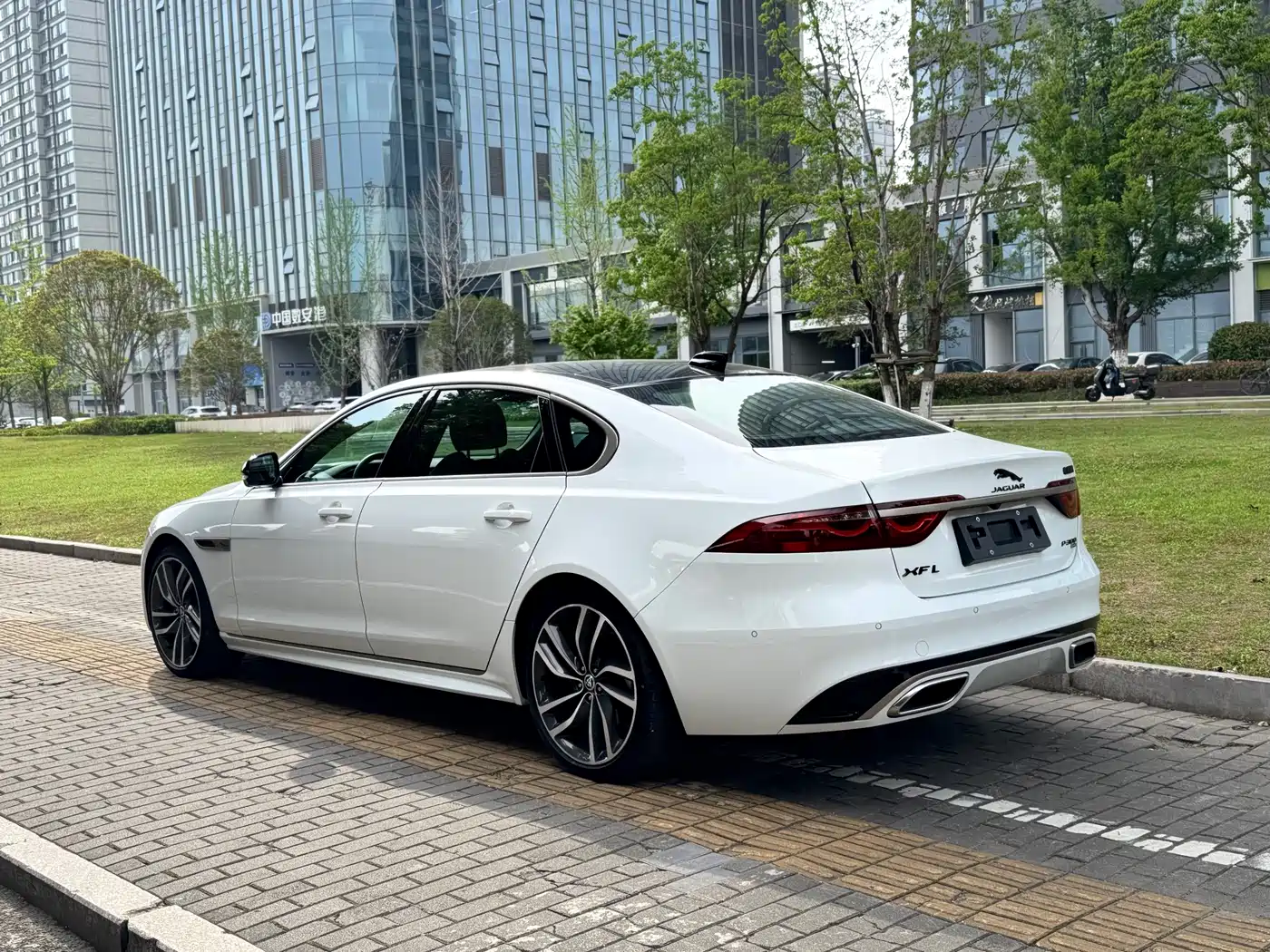 Jaguar XFL 2024 2024 2.0T P300 AWD Flagship Sport Gilded Edition