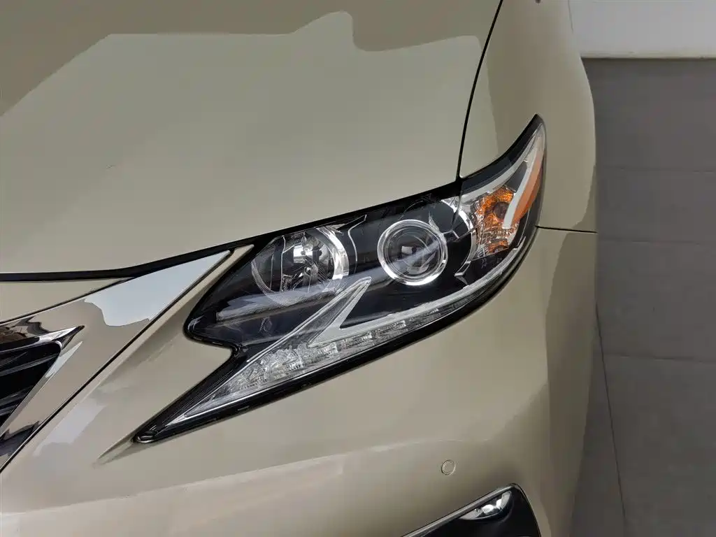 Lexus ES 2015 300h Comfort Edition фото 7