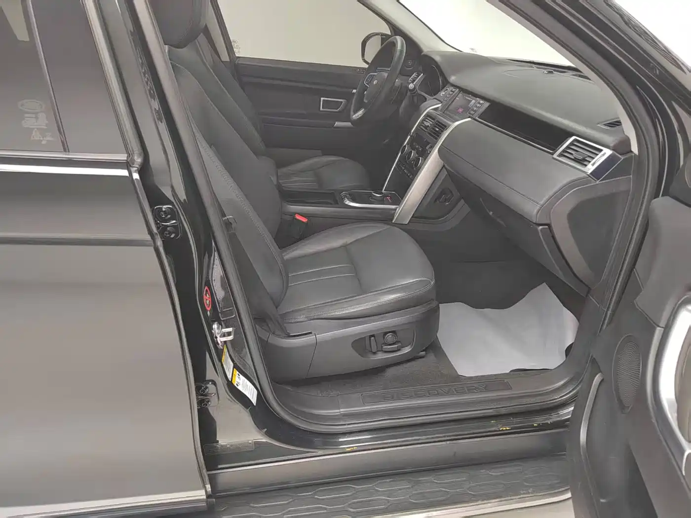 Land Rover Discovery Sport 2018 240PS SE Edition фото 11