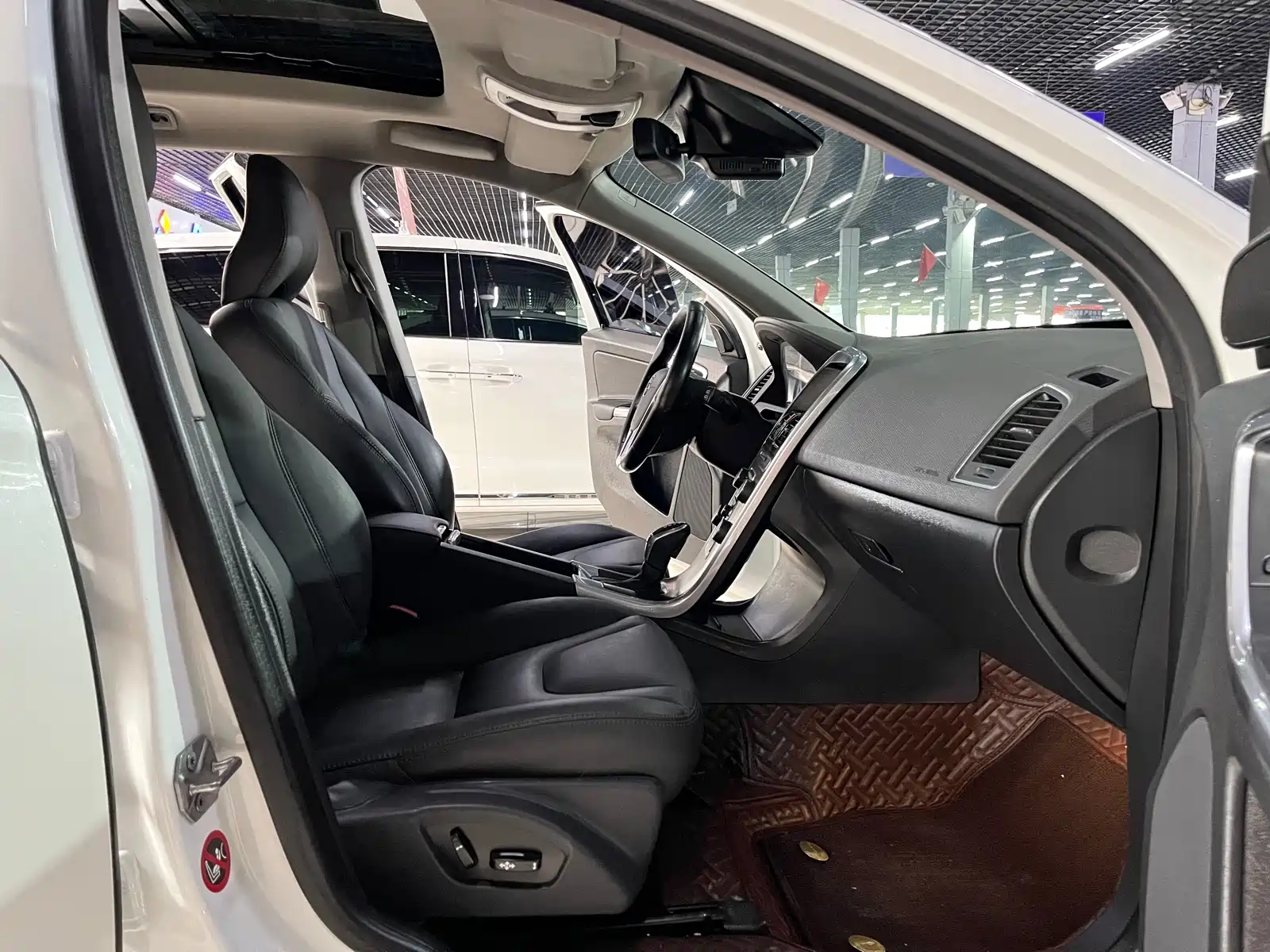 صورة 9 - Volvo XC60 (Import)