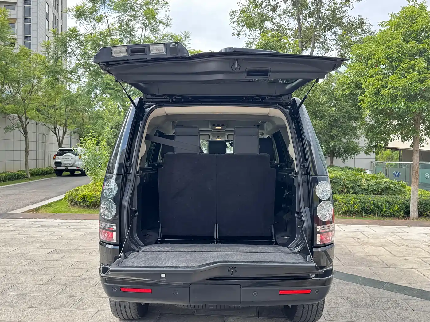 Land Rover Discovery 2015 3.0 SDV6 HSE Diesel фото 19