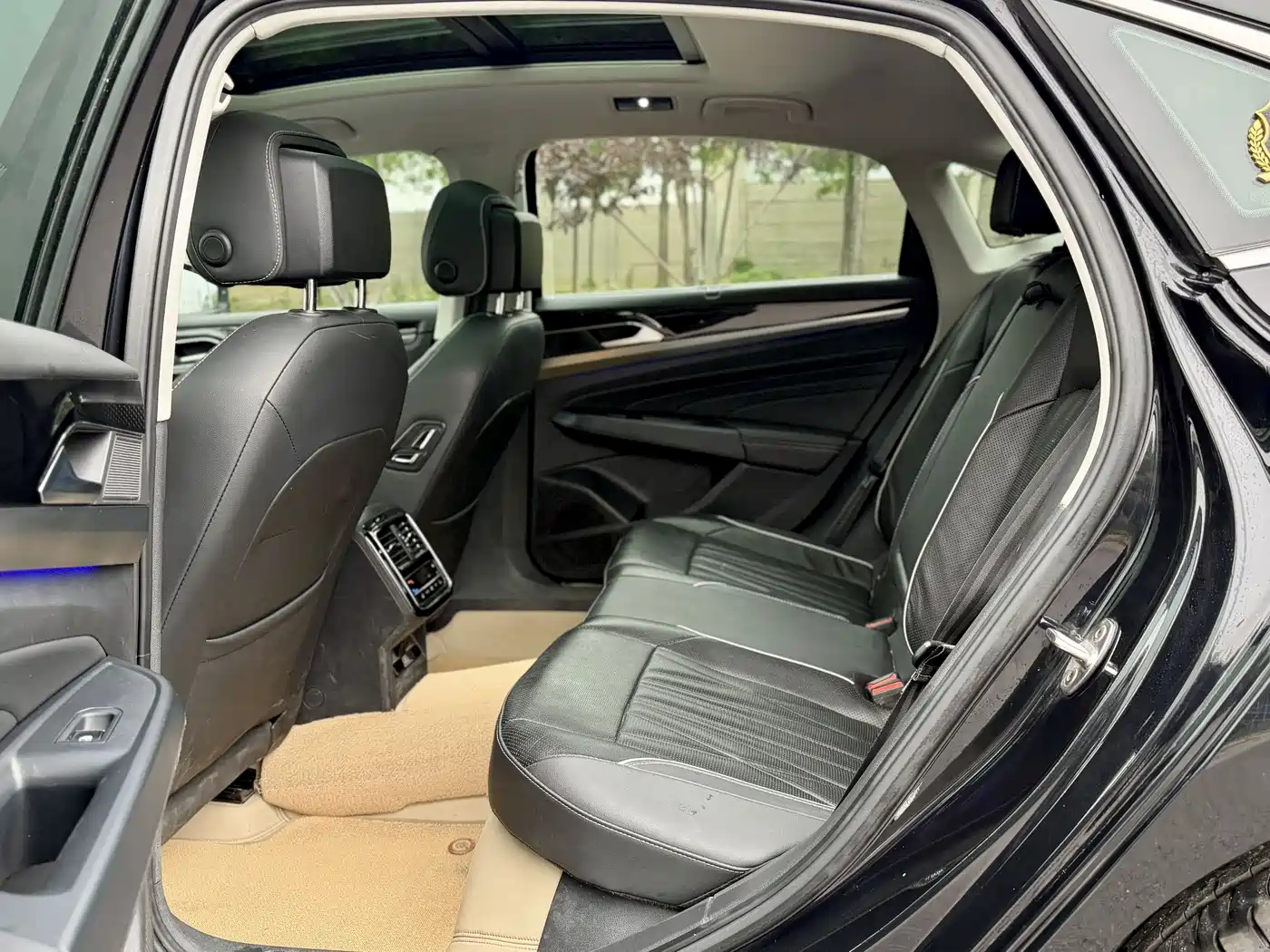 Volkswagen Passat 2023 Facelift 330TSI Starlight Premium Edition фото 18