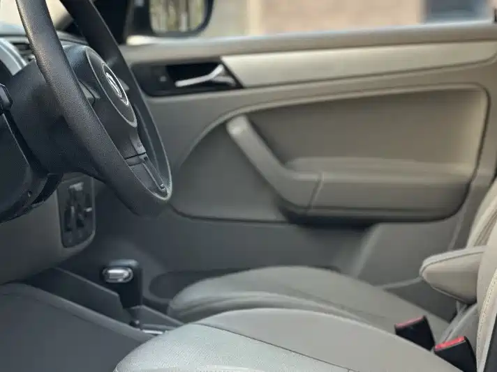 Volkswagen Bora 2012 1.6L Automatic Comfort Model фото 4