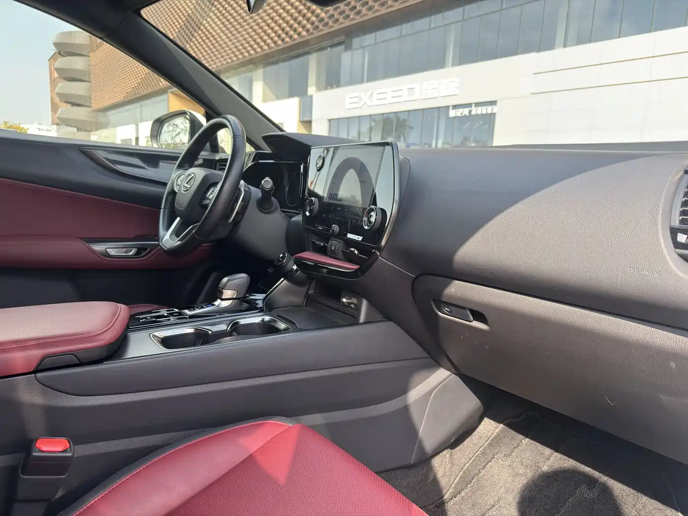 Lexus NX 2022 260 FWD Joy Creation Edition фото 9