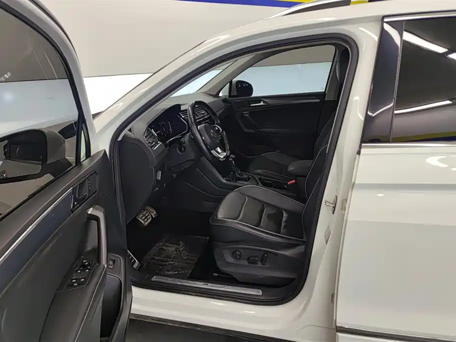 Volkswagen Tiguan L 2020 330TSI Auto 2WD R-Line Flagship China VI фото 9