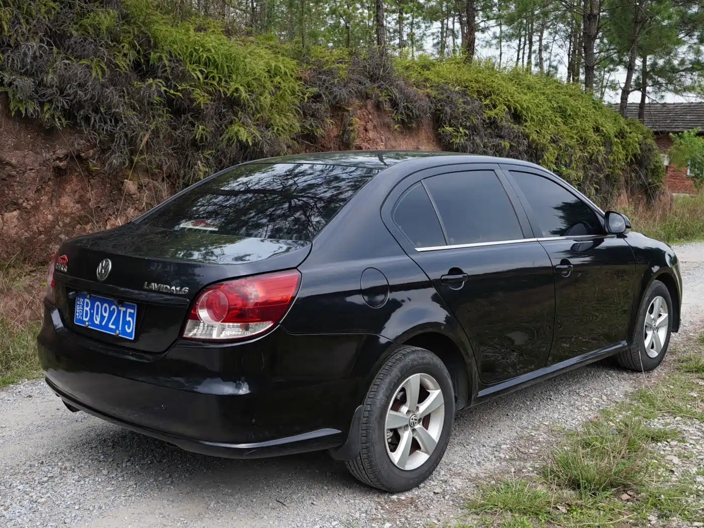 Volkswagen Lavida 2013 1.6L Manual Trend Edition фото 3