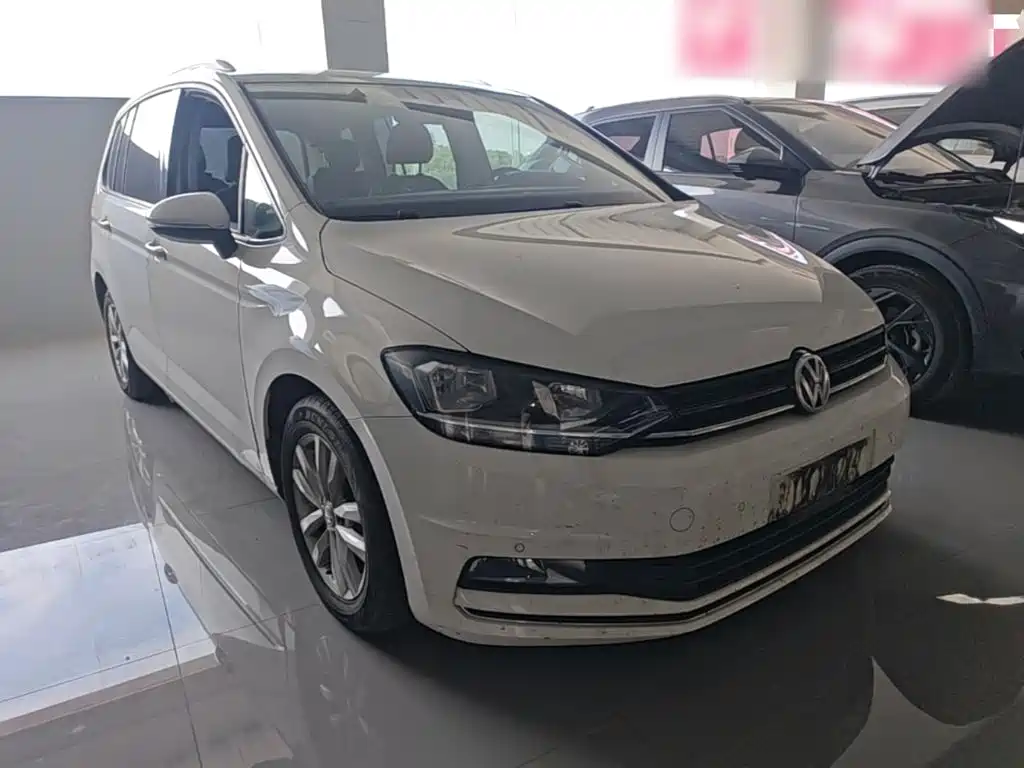 Photo 4 - Volkswagen Touran
