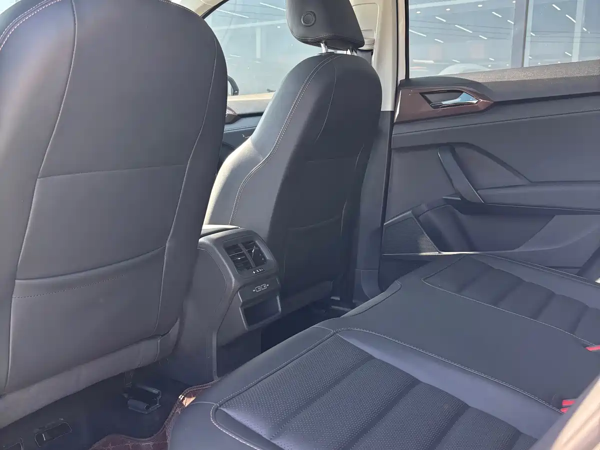 Volkswagen Tharu 2020 Facelift 330TSI 4WD Flagship Edition China VI фото 5