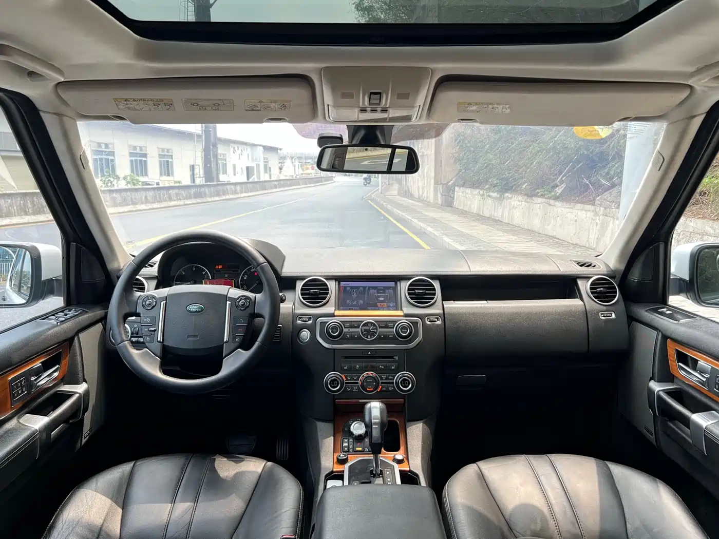 Land Rover Discovery 2011 3.0 SDV6 HSE Diesel фото 9