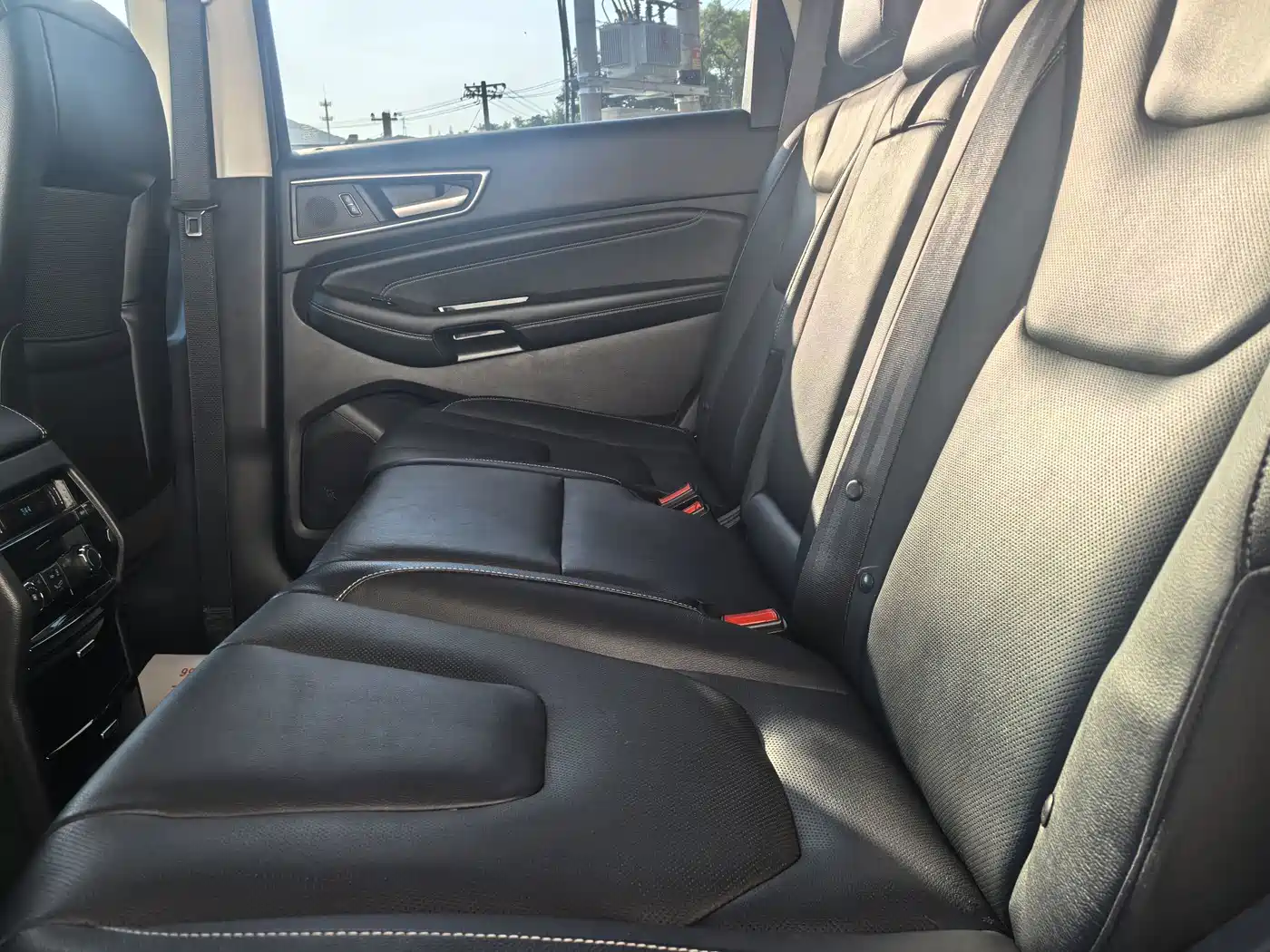 Фото 15 - Ford Edge