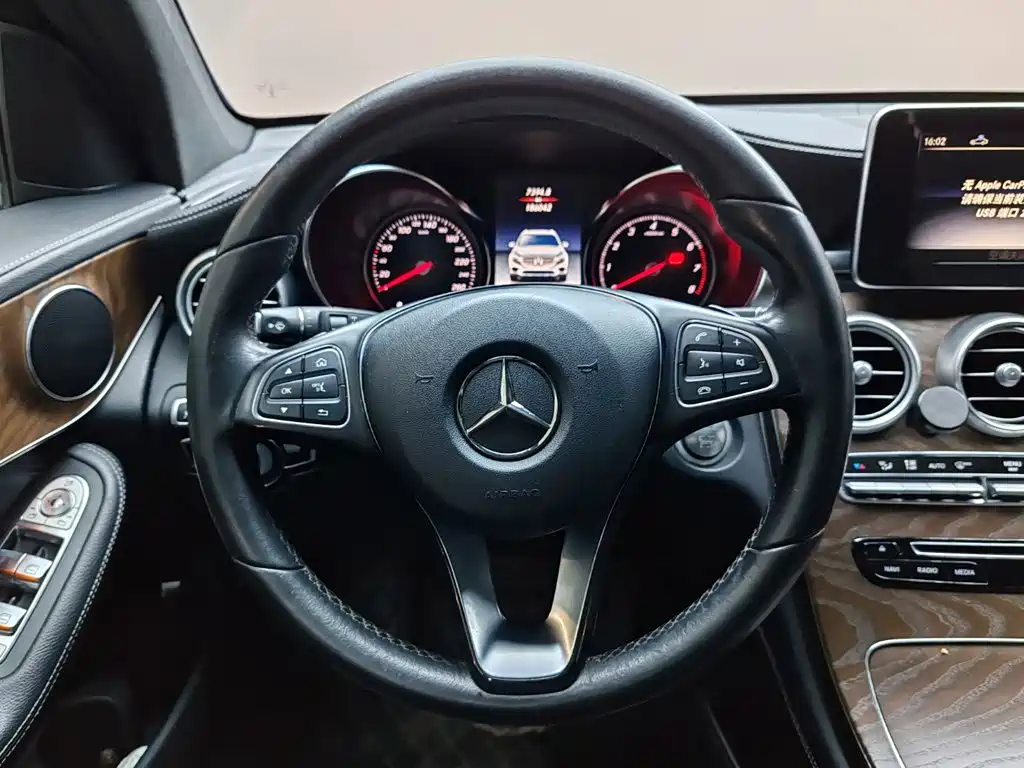 Фото 7 - Mercedes-Benz GLC