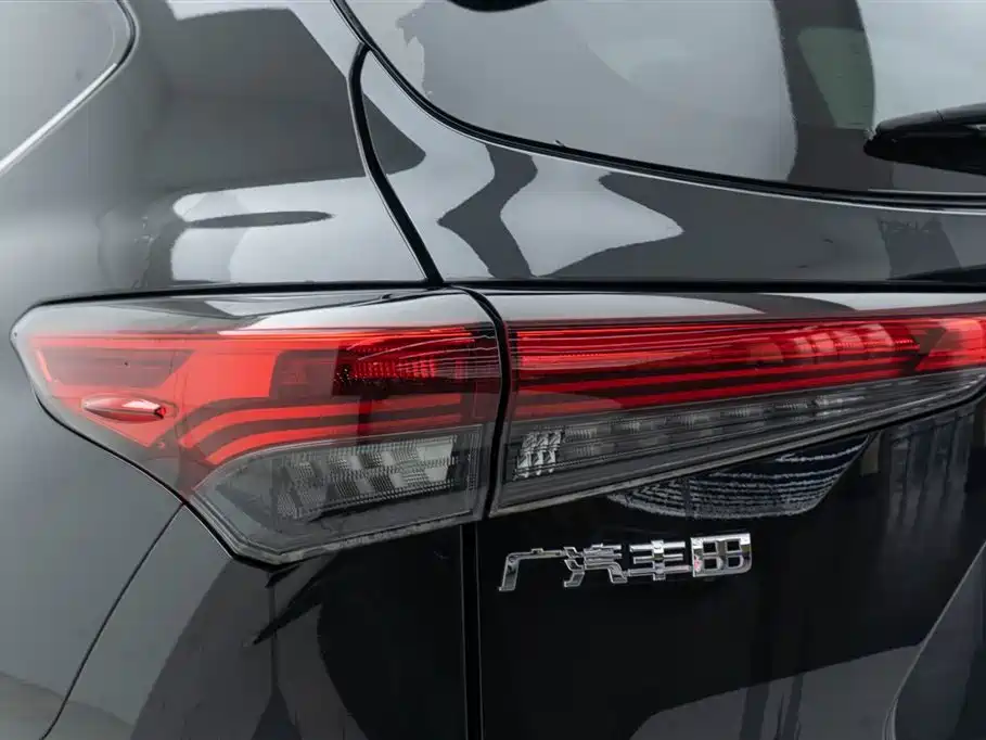 Toyota Highlander 2023 2.5L Smart Hybrid Dual Engine AWD Premium 7-Seater фото 11