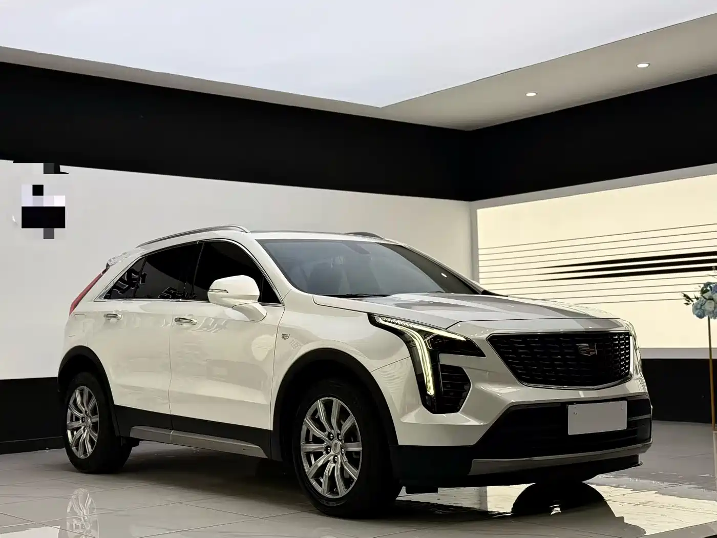 Cadillac XT4 2021 28T FWD Premium Edition фото 3