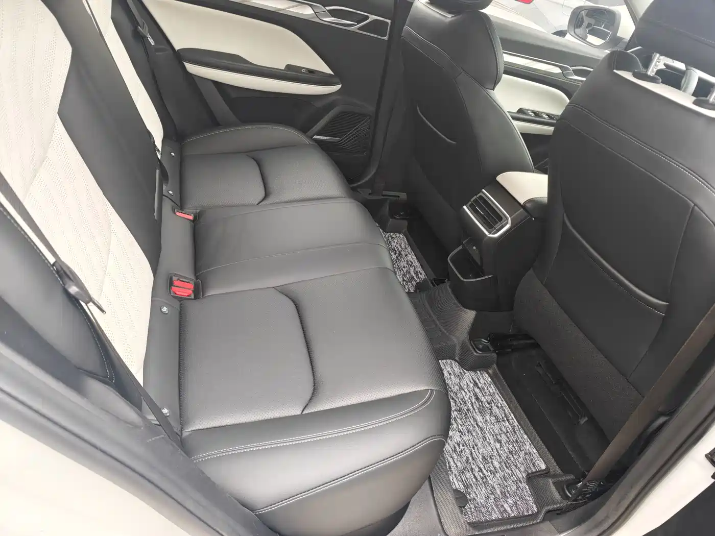 Geely Emgrand L 2022 2022 1.4T CVT Prestige Type