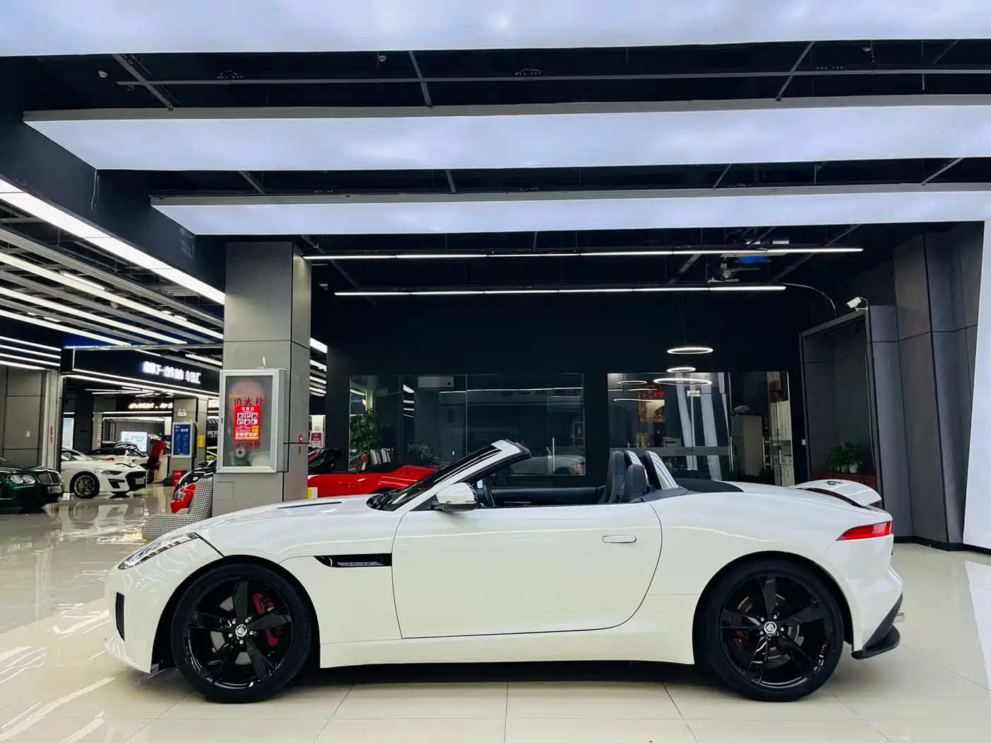 Photo 4 - Jaguar F-TYPE