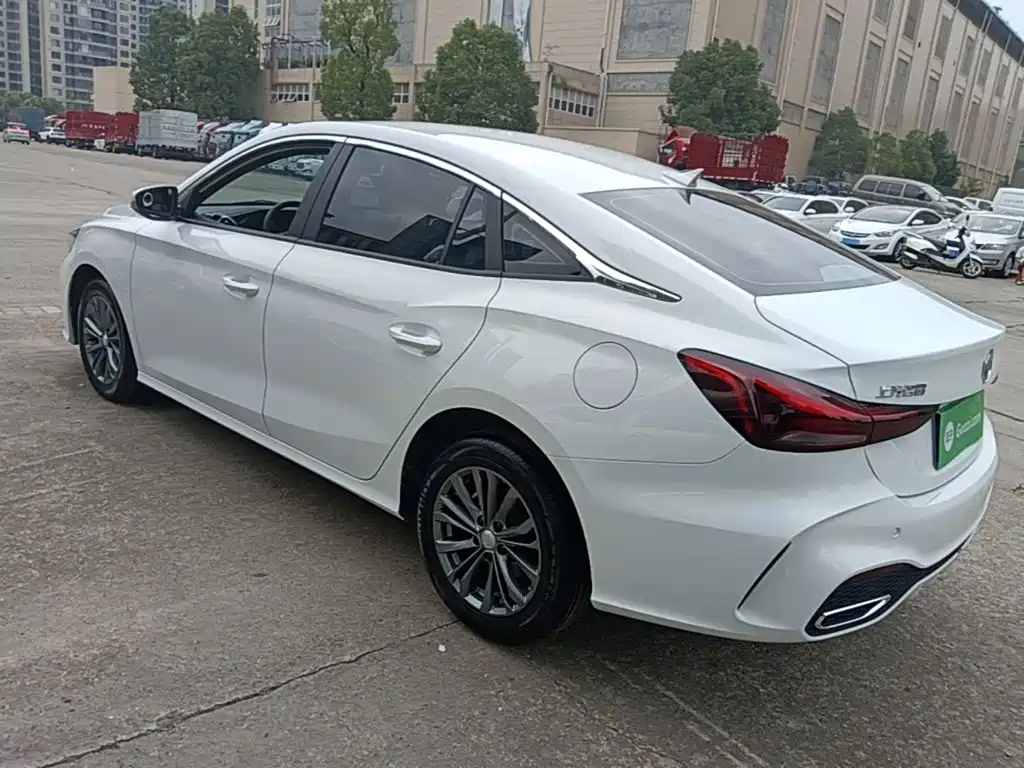 MG MG5 2025 2026 180DVVT Global Pioneer Edition