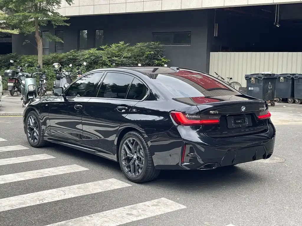 BMW 3-SERIES