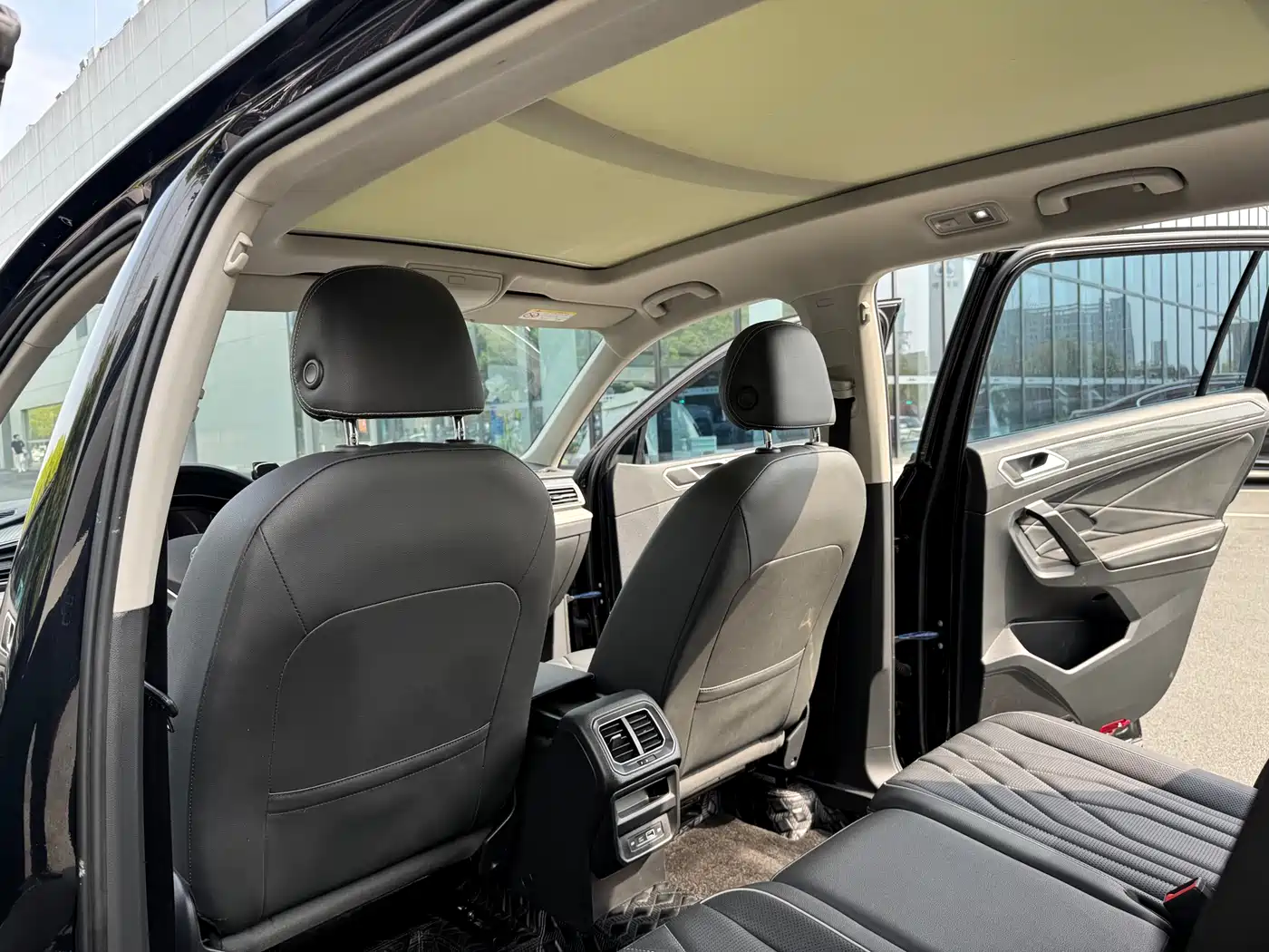 Volkswagen Tiguan L 2022 330TSI Auto 2WD R-Line Premium Edition фото 9