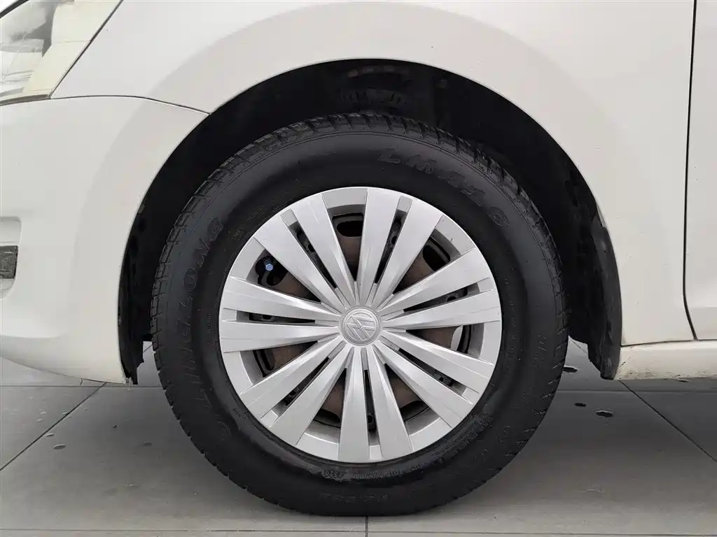 Volkswagen Santana 2013 1.6L Manual Trend Edition фото 17