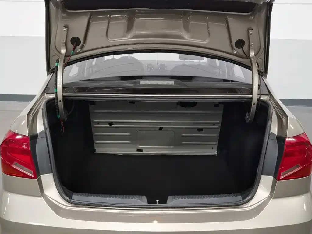 Photo 16 - Volkswagen Jetta