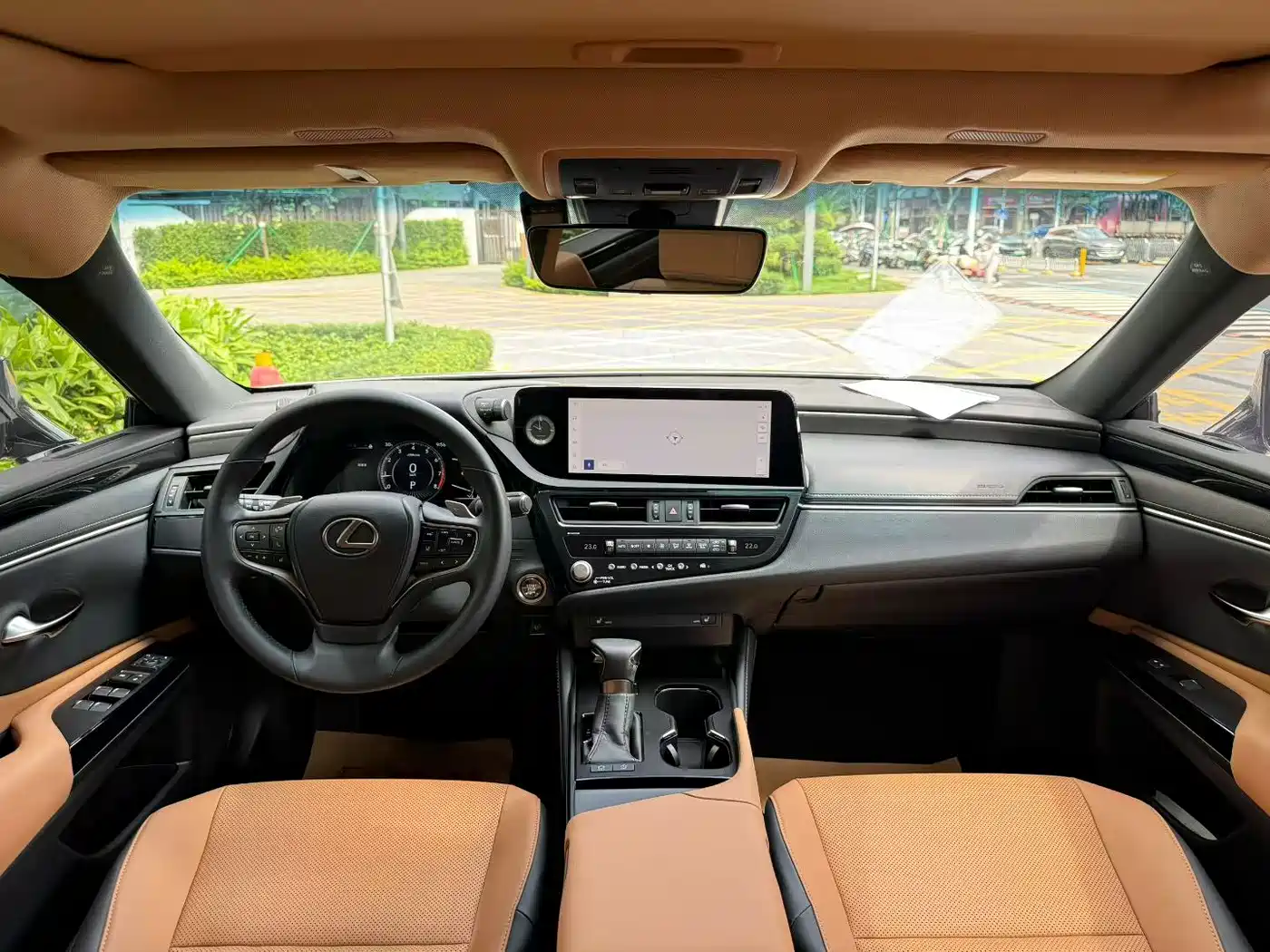 Photo 5 - Lexus ES