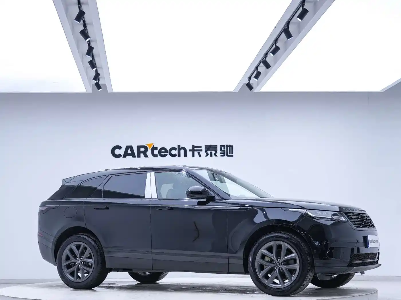 Land Rover Range Rover Velar 2024 S фото 10
