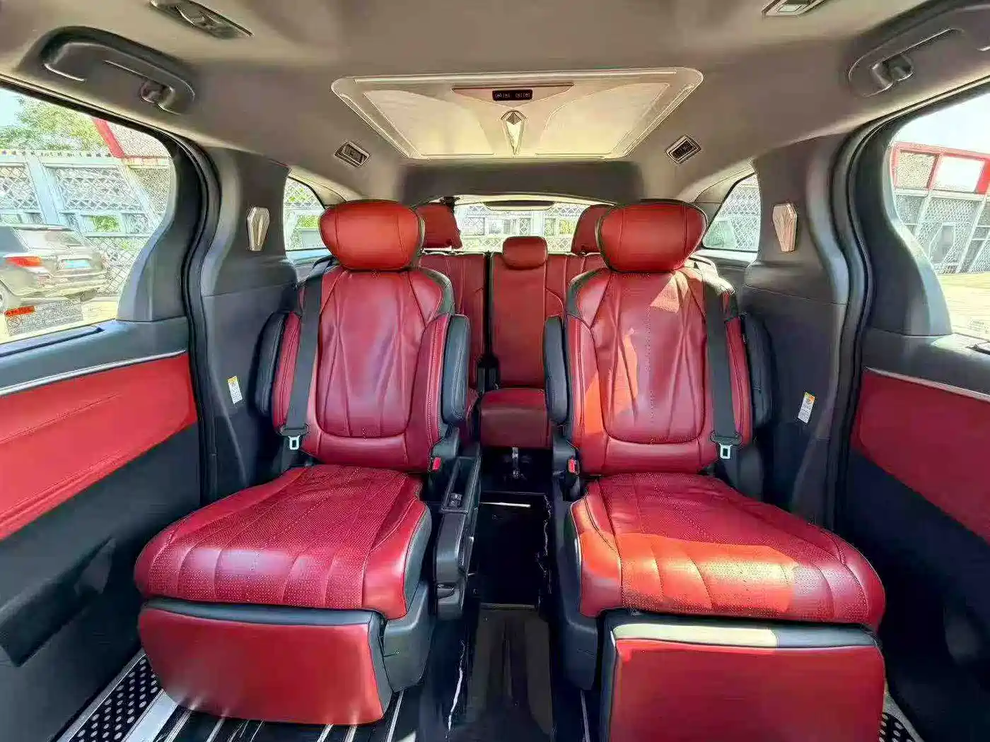Photo 6 - Toyota Sienna