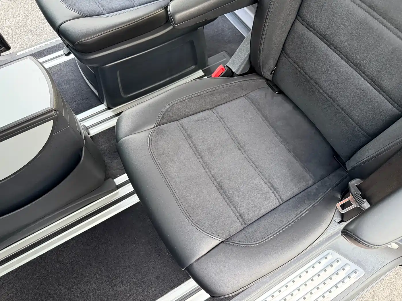 Volkswagen Multivan 2018 2.0TSI 4WD Premium Edition 7-Seater фото 17