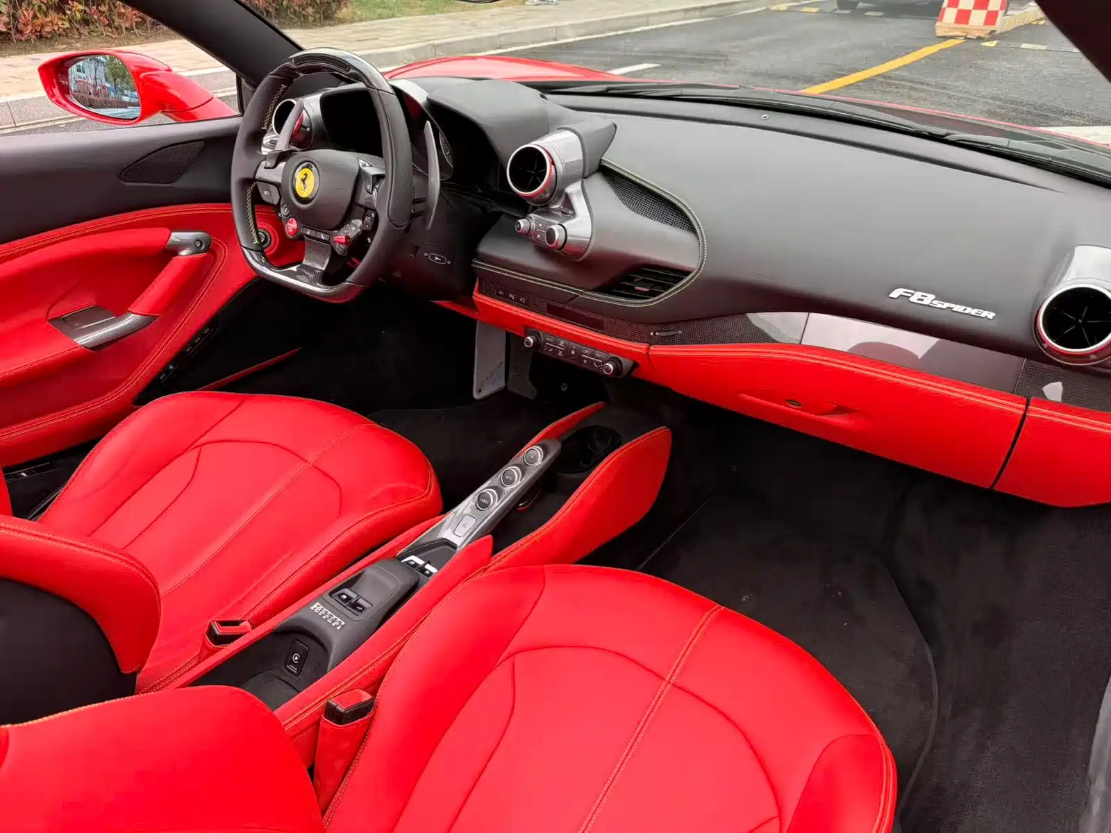 Photo 10 - Ferrari F8