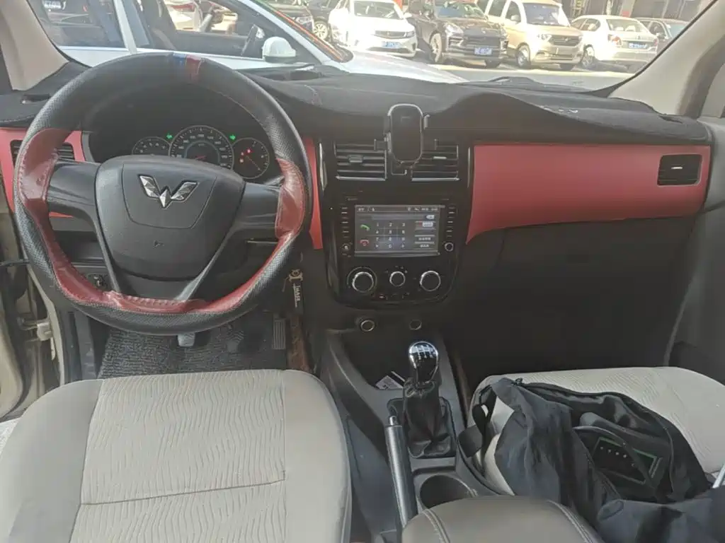 Wuling Motors Wuling Rongguang V 2017 2016 1.5L Standard