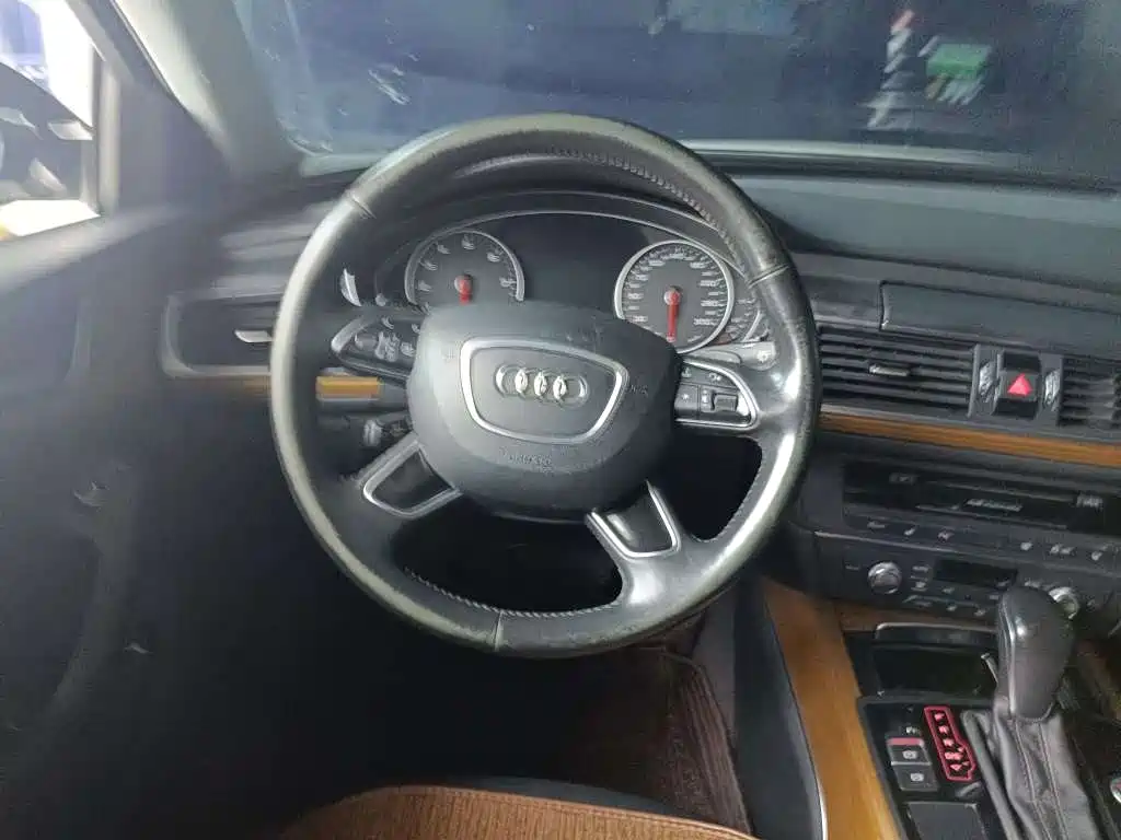 Фото 9 - Audi A6L