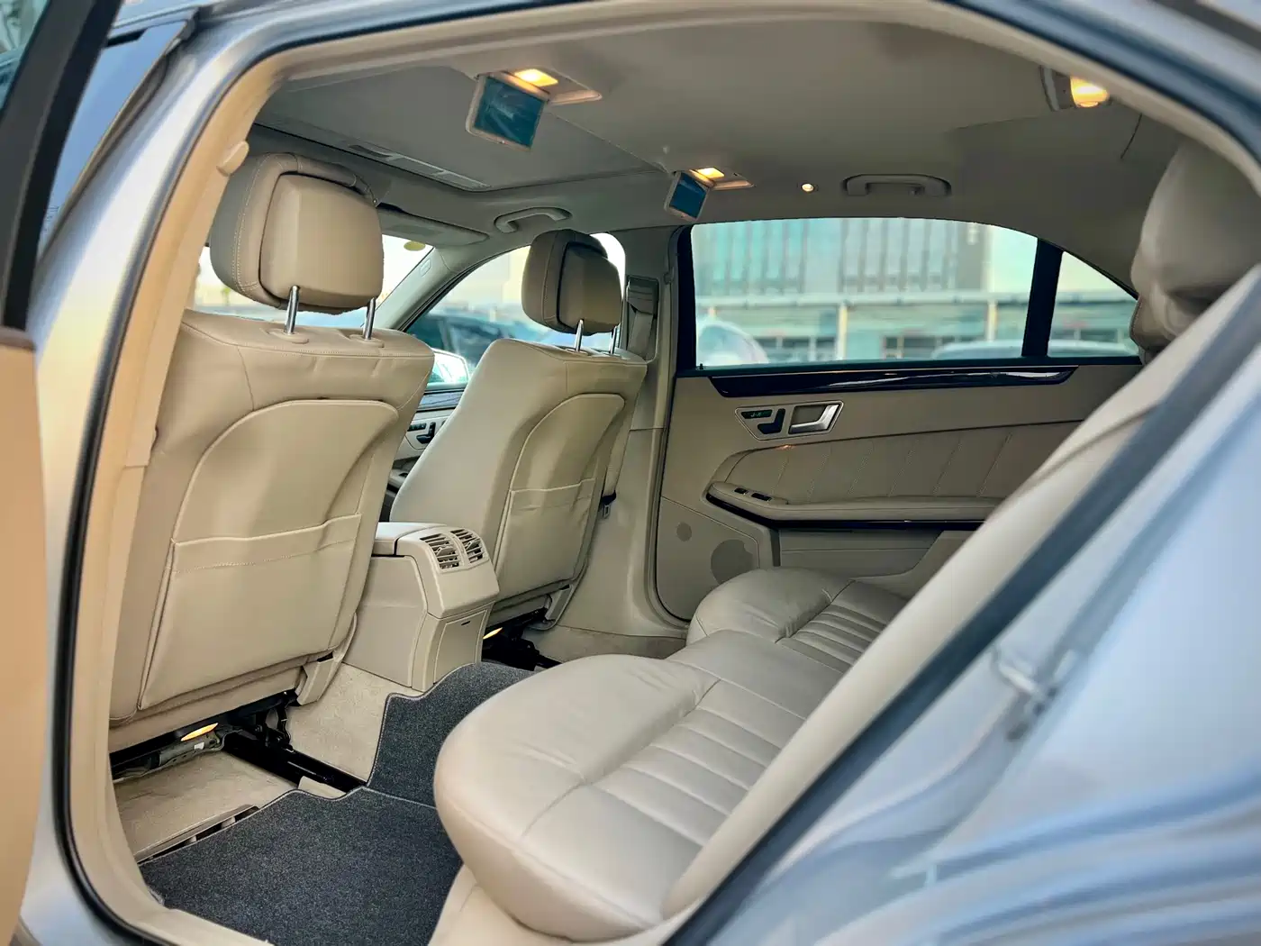 Mercedes-Benz E-Class 2011 E 300 L Elegance фото 31