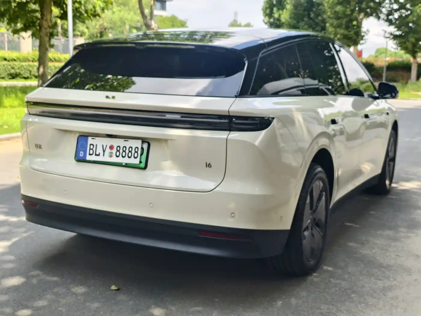 Li Auto i6 2026 2025 2WD Base Model