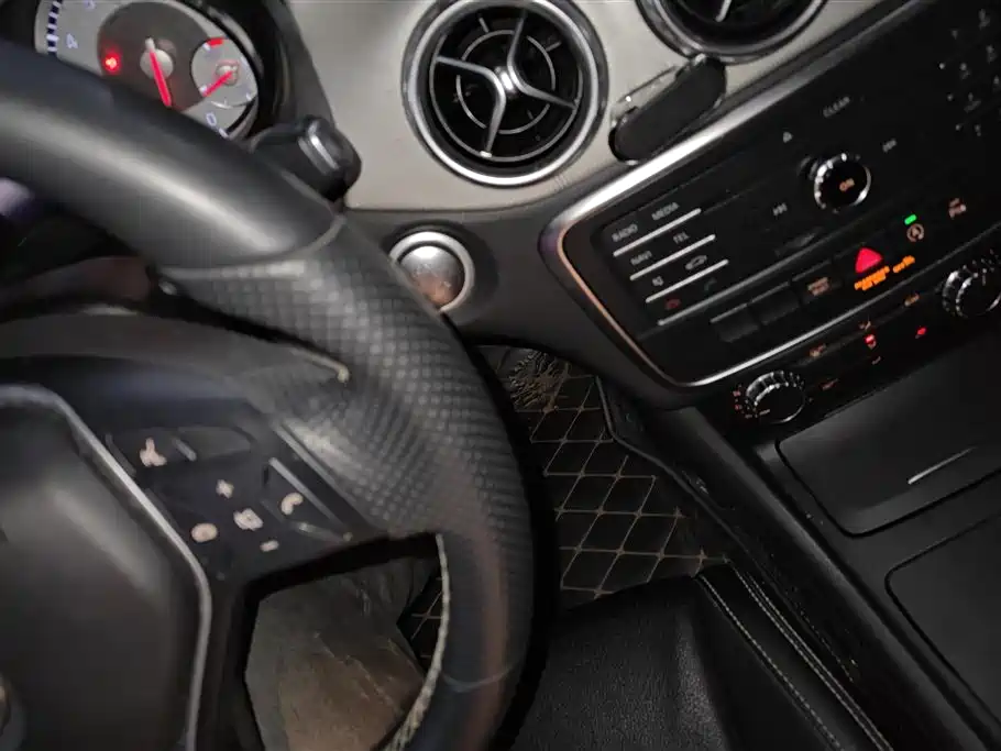 Mercedes-Benz GLA 2016 GLA 200 Dynamic фото 15
